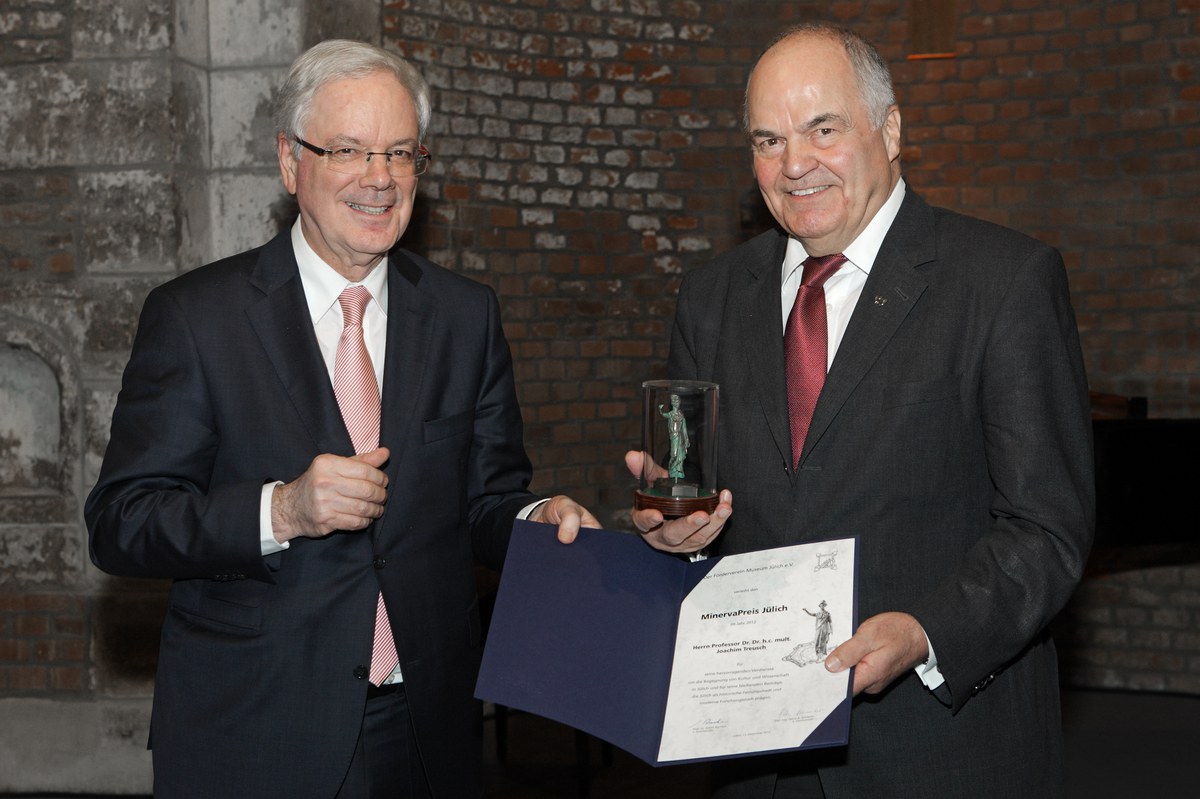 Prof. Achim Bachem und Prof. Joachim Treusch (rechts)